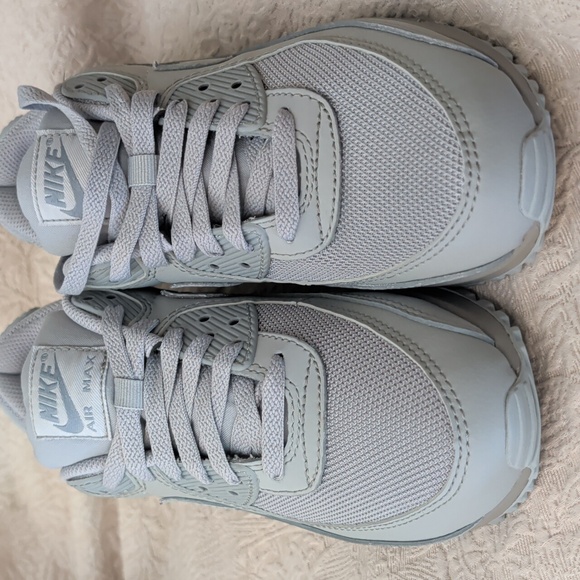Nike Airmax 90 Athletic Shoes Women's sz 8 in Wolf Grey - Picture 10 of 11